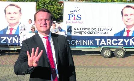 Po powiatach koneckim, skarżyskim i starachowickim jeżdżą mobilne reklamy Dominika Tarczyńskiego.