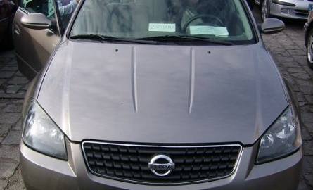 Nissan Altima, 2004r, 2,5, centralny zamek, elektryczne szyby i lusterka,klimatyzacja, 4x airbag, tempomat, 34 tys. zł;