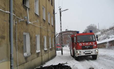 Pożar w mieszkaniu na pierwszym piętrze budynku przy ul. Sybiraków 36A ugaszono szybko i sprawnie.