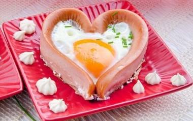 Walentynki 2022. Śniadanie z sercem, czyli proste przepisy na udane święto zakochanych [NAJLEPSZE PRZEPISY]