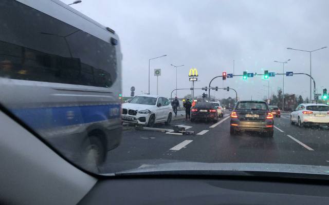 Zderzenie trzech samochodów w okolicach lotniska Ławica