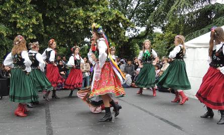 Mimo tremy młodzi tancerze wspaniale zaprezentowali polską tradycję- tańcząc krakowiaka i polkę.