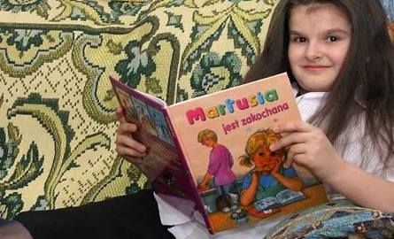 W szkole Natalia ma same dobre oceny. Lubi czytać, ma liczne zainteresowania.