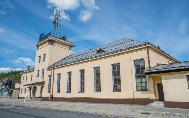  Dworzec kolejowy w Krynicy-Zdroju już nie będzie miejscem wstydu. W końcu sfinalizują transakcję z PKP?
