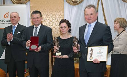 Od lewej laureaci: starosta, Włodzimierz Górlicki, Monika Janiszek, przedstawicielka firmy MAR-ROM" i Paweł Łodyga, dyrektor Zakładu Gazowniczego