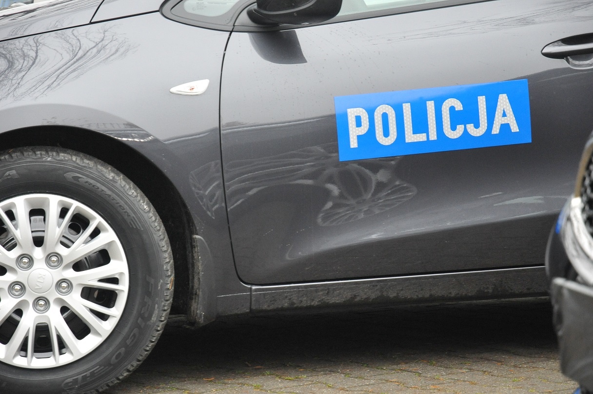 Uciekał przed policją, wpadł na przejeździe kolejowym