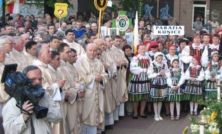 W nabożeństwie wzięły udział delegacje wszystkich parafii z diecezji.