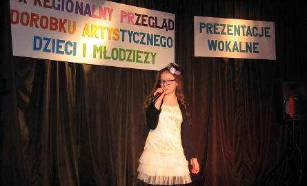 Śpiewa Katarzyna Czarnecka z PSP nr 3 w Radomiu