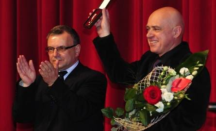 odebrał medal Zasłużony dla Kultury Polskiej.