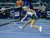 Zdjęcie do artykułu: Sensacyjna zwyciężczyni Świątek wyeliminowana. Aleksandrowa nie dała rady Collins i nie zagra o tytuł Miami Open