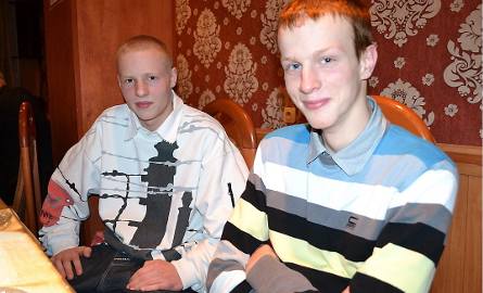 Dobre nastroje mieli juniorzy GTŻ Mateusz Rujner (z lewej) i Karol Szychowski