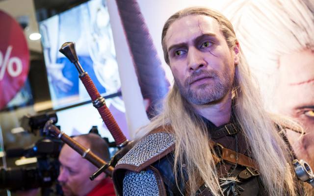 Czym różni się wiedźmin Geralt z Rivii w różnych odsłonach? Porównanie Białego Wilka z książek, gier, seriali, cosplayu i komiksów