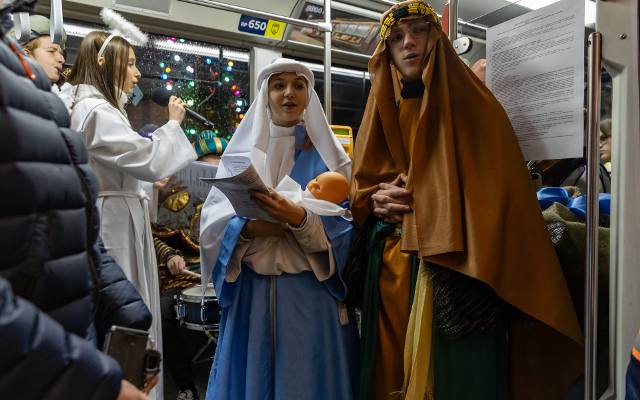 Wspólnie kolędowali w świątecznym tramwaju MPK Kraków ZDJĘCIA