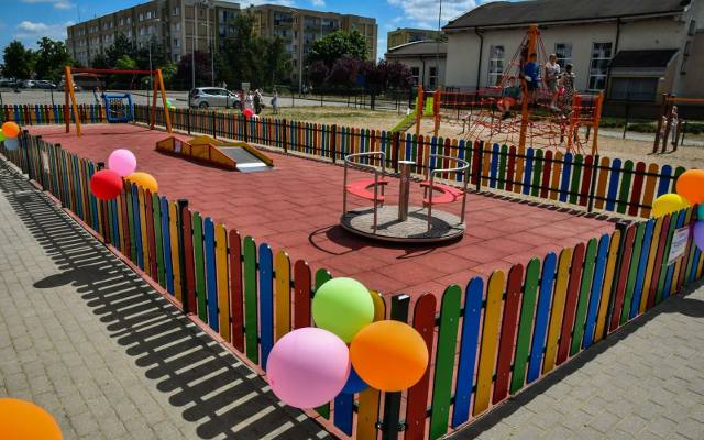 Place zabaw nie tylko na osiedlach, ale także przy pojedynczych budynkach. 1 sierpnia wchodzi w życie nowelizacja warunków technicznych