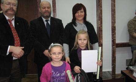 nagrodę w tej samej kategorii otrzymały także  Katarzyna Rusin i Wiktoria Krzos ze szkoły podstawowej w Szymanowie – opiekun Marianna Gozdur.