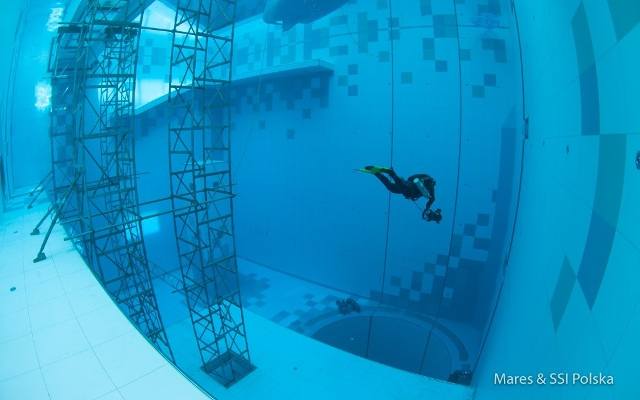 Deepspot - powstały koło Warszawy najgłębszy basen na świecie - już funkcjonuje. To raj dla pasjonatów nurkowania [ZDJĘCIA]