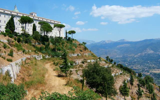 Monte Cassino: zwiedzanie i obchody 80. rocznicy bitwy o Monte Cassino. Ile kosztuje zwiedzanie Monte Cassino z przewodnikiem?