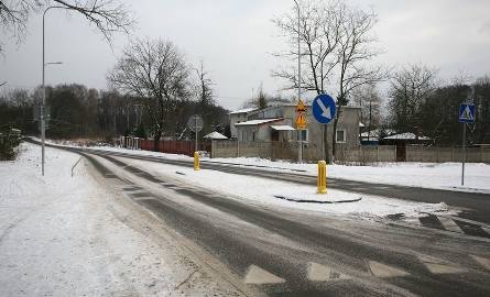 Mieszkańcy twierdzą, że znaków brakuje przez wjazdem w ulicę Krzewień od strony Mieszka I i od ulicy Ofiar Firleja.