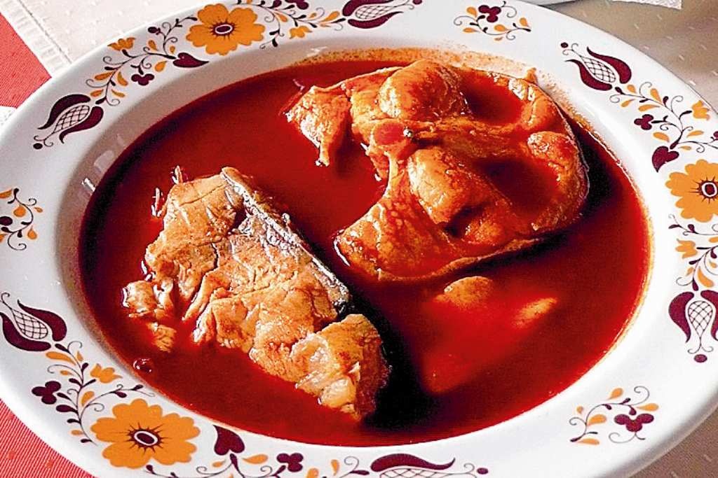 Halászlé - węgierska zupa z karpia