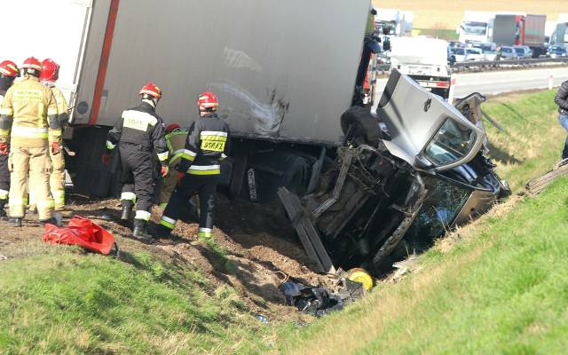 Tragedia na A4 pod Wrocławiem. W wypadku busa i ciężarówki, zginęły trzy osoby, 5 zostało rannych