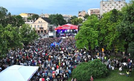 Na sobotni koncert Myslovitz, uświetniający tegoroczne obchody Dni Radomia, przybyło mnóstwo ludzi.