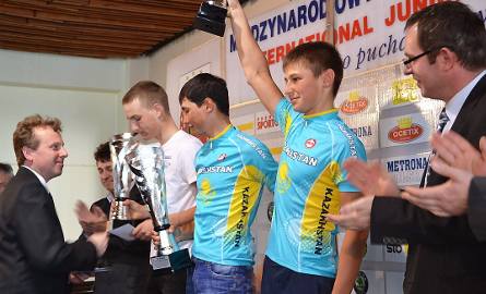 Najlepsi indywidualnie w XXIV Międzynarodowym Wyścigu Kolarskim UCI (od lewej); Jonas Rickaert  (Kon. Balen BC VZW Belgia), Kirill Mordvintsew i Diyas