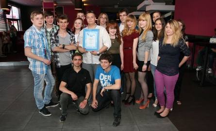 Klasa III C z IV Liceum Ogólnokształcącego imienia Hanki Sawickiej w Kielcach. W plebiscycie Maturzyści zajęła pierwsze miejsce, w turnieju bowlingowym