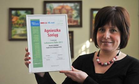 Agnieszka Szeląg z dyplomem Lubuszanina Roku 2012 - za I miejsce w głosowaniu kapituły w powiecie zielonogórskim