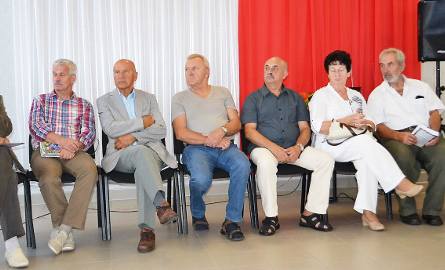 Podczas promocji poprzedniej książki Srtanisława Raginiaka (pierwszy z lewej) w urzędzie gminy w Grucie