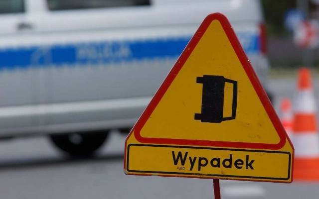 Wypadek w Poznaniu. Doszło do czołowego zderzenia samochodów. Możliwe utrudnienia 