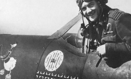 Znakiem rozpoznawczym Zumbacha był wymalowany na jego samolocie Kaczor Donald. Polski as myśliwski zestrzelił podczas wojny 13 samolotów na pewno i kilka