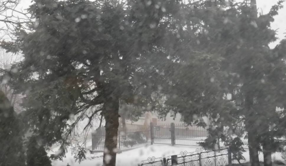 Film do artykułu: Burza śnieżna z wyładowaniami atmosferycznymi w Hnatkowicach koło Przemyśla [FILM INTERNAUTKI]