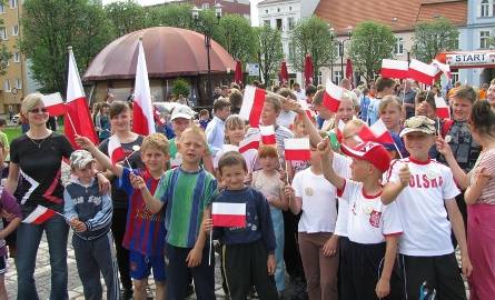 Dzieciaki z Ogard też biegły z flagami!