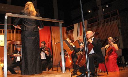 Radomską Orkiestrą Kameralną dyryguje Eleni Kyprianou z Cypru.