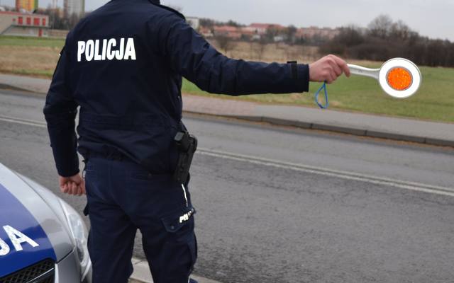 Drogowi przestępcy w powiecie oświęcimskim wpadli w ręce policji. Jeździli po pijanemu, a czasem i bez uprawnień