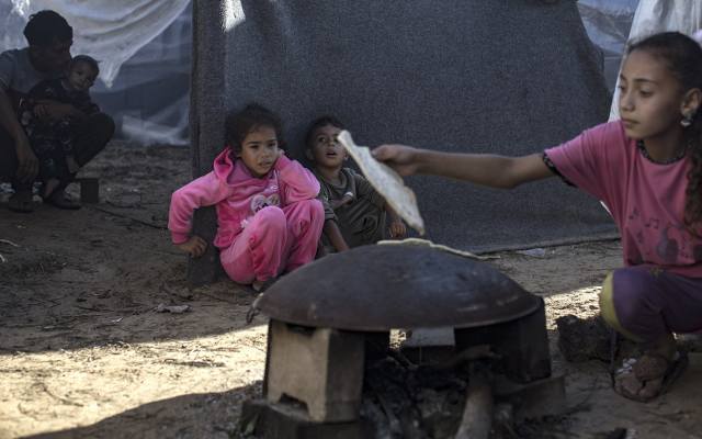 Rada Bezpieczeństwa ONZ przyjęła rezolucję wzywającą do pilnej przerwy w walkach w Gazie. Izrael zareagował