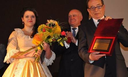 Karolina Strzelecka, Nadzieja Sandomierza otrzymała dyplom od Marka Rożka, prezesa Klubu Miłośników Sandomierza.