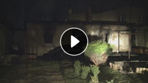 Pożar domu w Zabrzu. Ewakuowano 7 osób, w tym jedno dziecko [WIDEO]