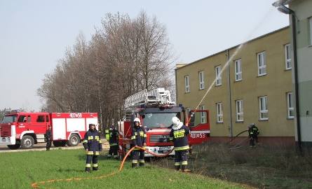Pożar szkoły w Rogolinie. Uczniowie uczyli się ewakuacji