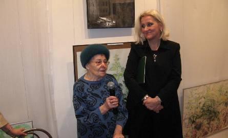 A ja chciałam podziękować pani Bożenie za zaproszenie mnie na tę wystawę przywracającą czas – mówiła wzruszona Ewa Malczewska (z lewej)