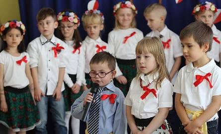 Dzieci z Integracyjnego Przedszkola Samorządowego numer 27 w Kielcach zaprezentowały patriotyczny repertuar.