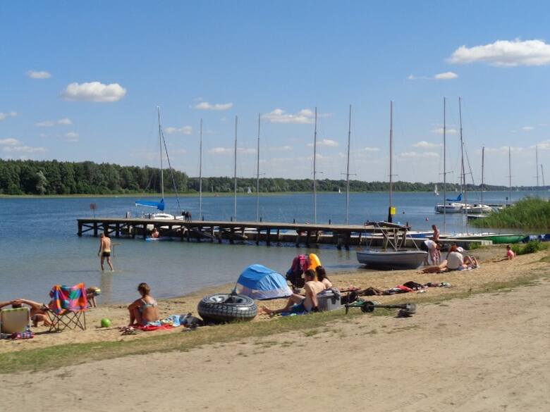 TOP 10 jezior w Wielkopolsce na wyjazd z dziećmi. Na te plaże warto wybrać się nie tylko w weekend