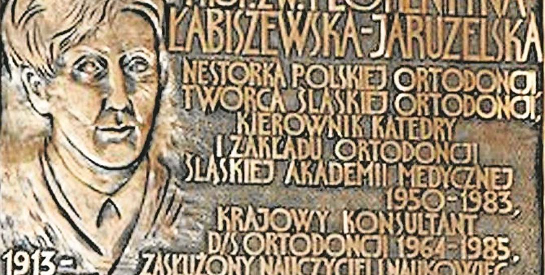 Tę tablicę, poświęconą prof. Florentynie Łabiszewskiej - Jaruzelskiej  odsłonięto w Bytomiu na zjeździe stomatologów