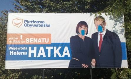 Zamalowane na niebiesko usta kandydatów - tak wygląda wiele z plakatów PO w Gorzowie