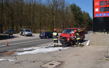 Wypadek w Starachowicach. Motocyklista z Ostrowca zginął w zderzeniu z busem
