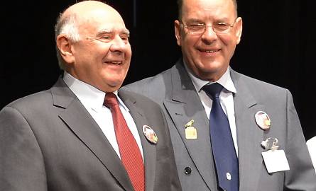 Prezes Rady Krajowej PZD Eugeniusz Kondracki (z lewej) i Piotr Szulc z ROD Świt w Grudziądzu