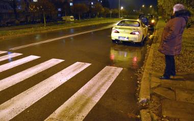 Zdarzenie z pojazdami na tarnobrzeskich numerach rejestracyjnych na skrzyżowaniu ulicy Okulickiego w Wojska Polskiego