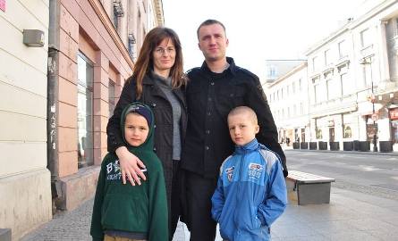 Wojciech Wąsik, zastępca dyrektora szpitala w Tarnobrzegu przyjechał do Warszawy z żoną Moniką i synami Arkiem i Jasiem.
