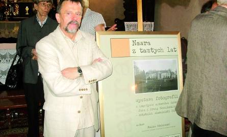 Feliks Stolkowski - autor wystawy „Nawra z tamtych lat”, którą otworzył w kościele. Uroczystość uświetnił występ chóru „Con Anima” z Torunia.