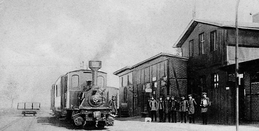 Kolejka wąskotorowa na dworcu w Gościnie. Na początku XX w. miejscowość była ważnym węzłem na drodze do Kołobrzegu